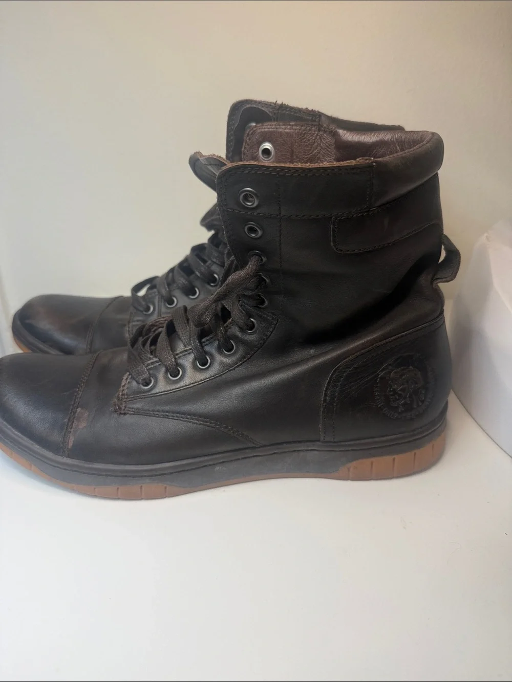 Diesel leather lace